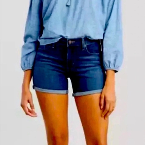 Levi’s mid length shorts Womens size 32 Medium/dark wash Cuffed Denim - Picture 1 of 13